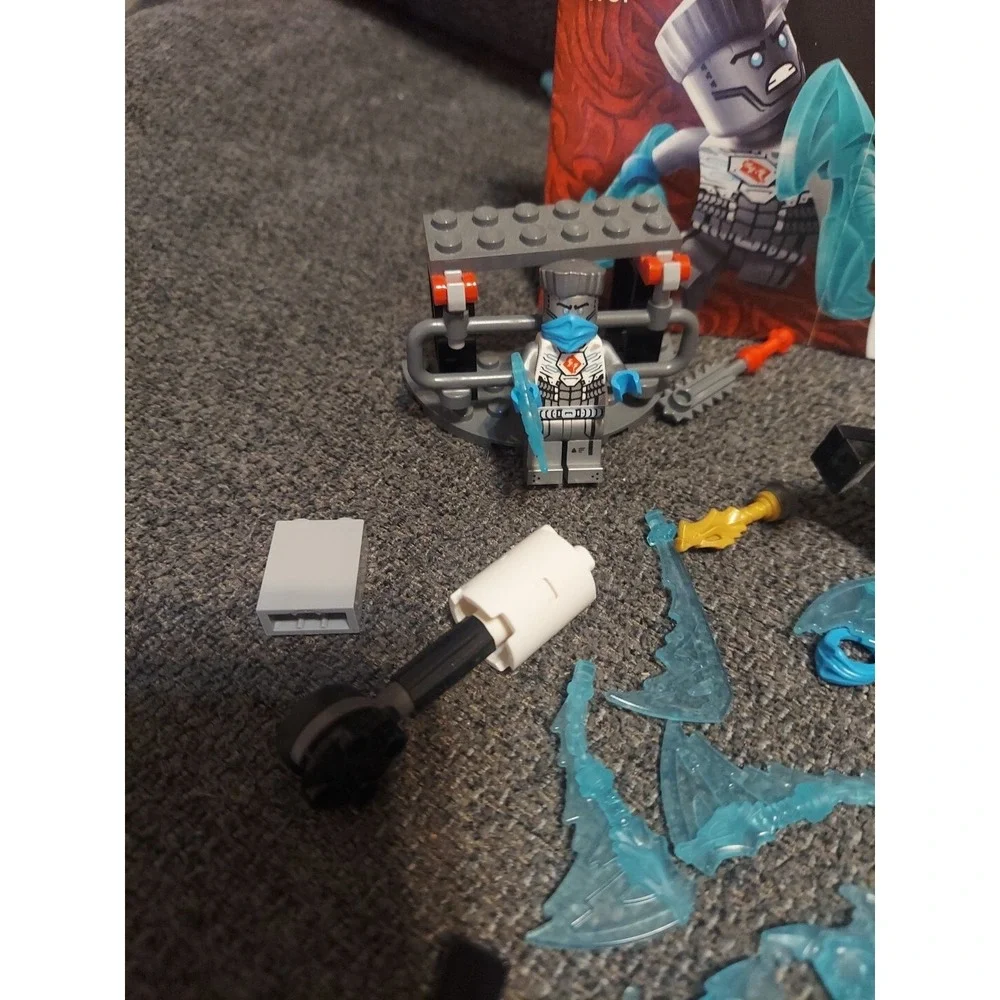 LEGO NINJAGO Legacy 71731 Epic Battle Set Zane vs. Nindroid w/ 2‎ Minifig 2021